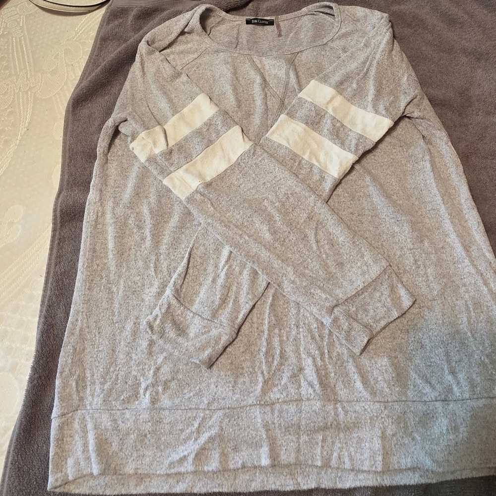 Pink Clover Light Gray and White Crewneck Sweater
